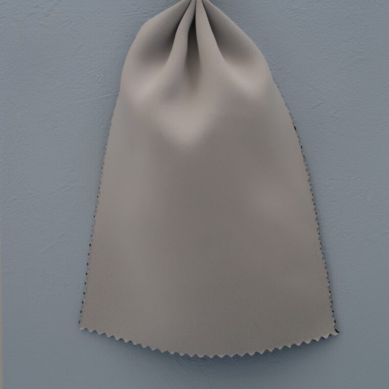 水色の壁紙・部屋に合うカーテンの色