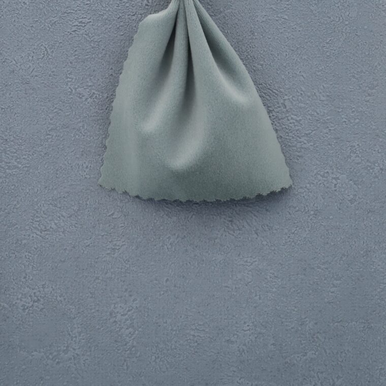 ブルーグレーの壁紙や部屋に合うカーテンの色