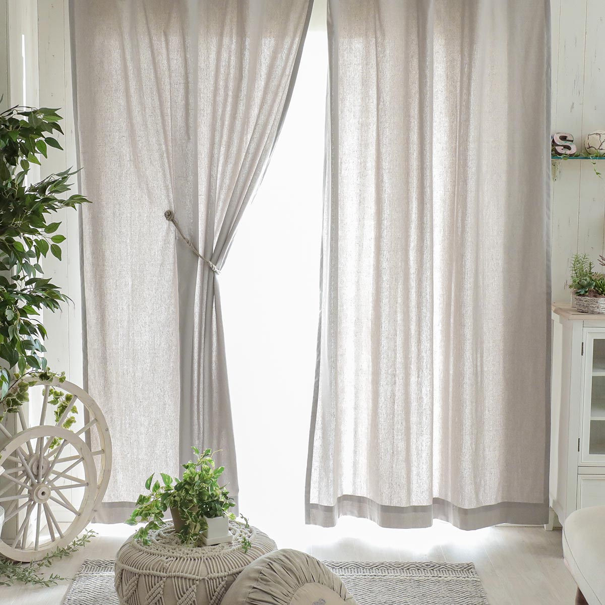 ネイビーの壁紙や部屋に合うカーテンの色