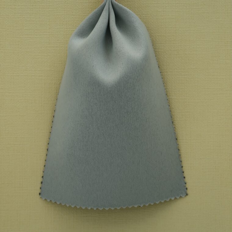 黄色の壁紙・部屋に合うカーテンの色