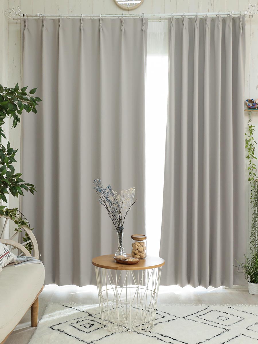 黄色の壁紙・部屋に合うカーテンの色