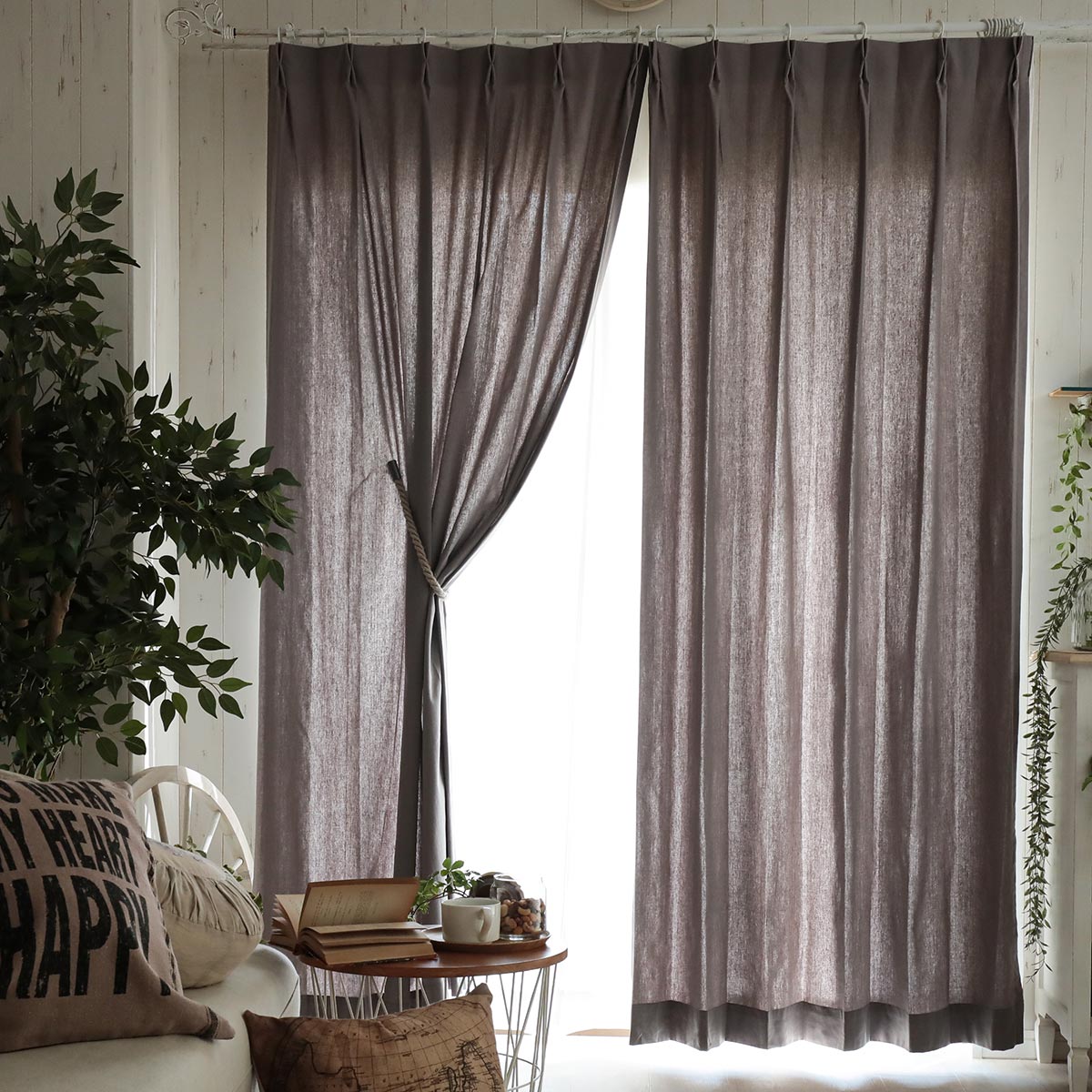 ネイビーの壁紙や部屋に合うカーテンの色