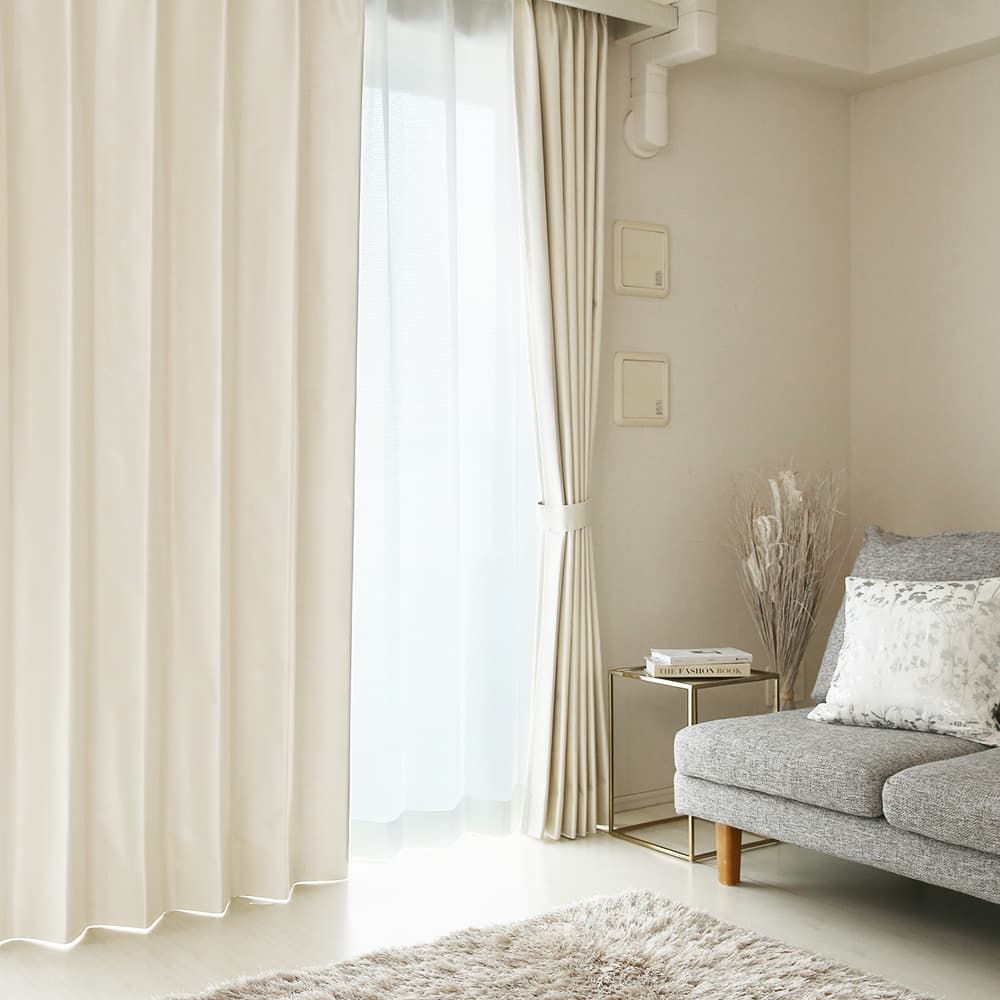 黄色の壁紙・部屋に合うカーテンの色