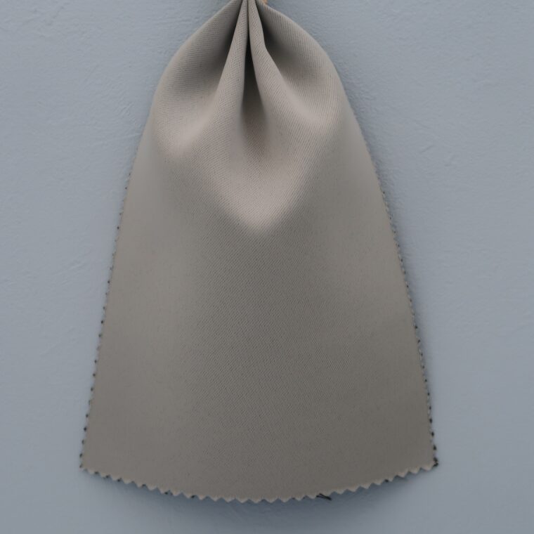 水色の壁紙・部屋に合うカーテンの色