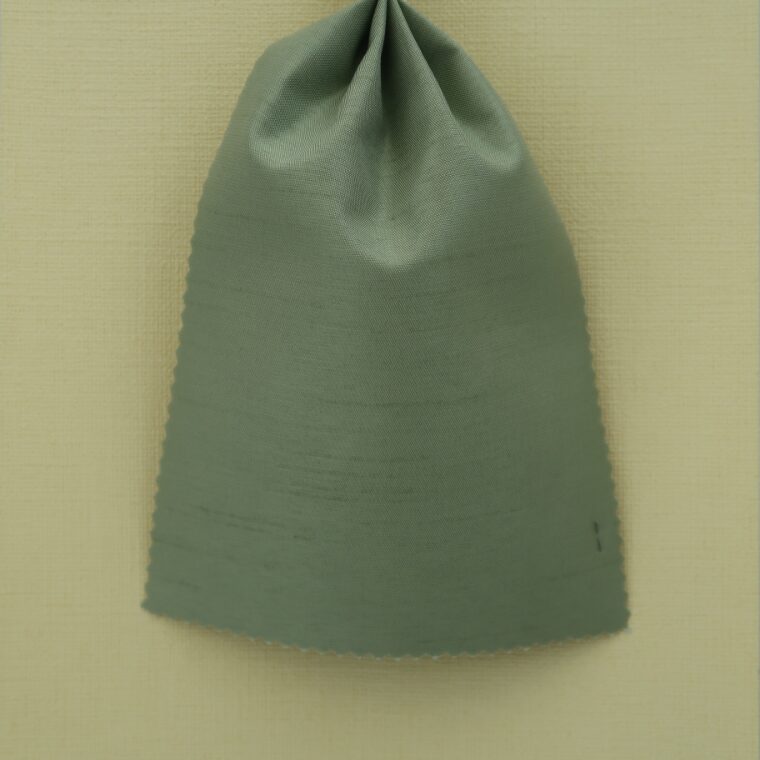 黄色の壁紙・部屋に合うカーテンの色