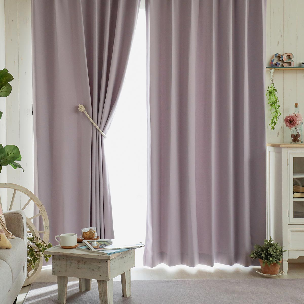 黄色の壁紙･部屋に合うカーテンの色