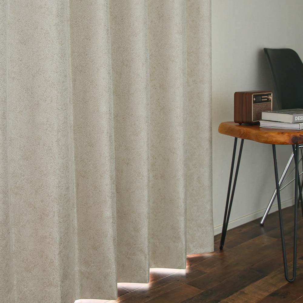 黄色の壁紙・部屋に合うカーテンの色