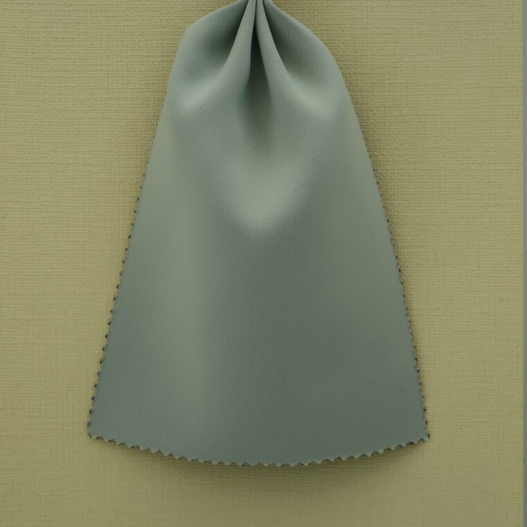 黄色の壁紙・部屋に合うカーテンの色