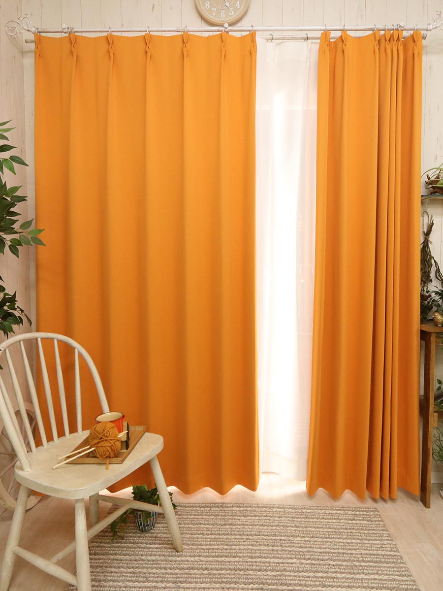 水色の壁紙・部屋に合うカーテンの色