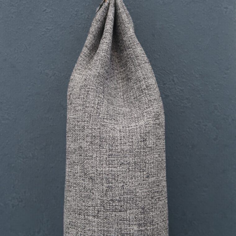 ブルーグレーの壁紙や部屋に合うカーテンの色