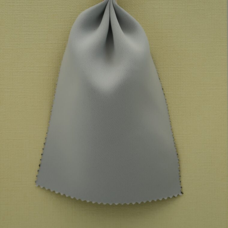 黄色の壁紙・部屋に合うカーテンの色