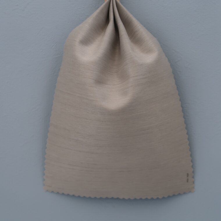 水色の壁紙・部屋に合うカーテンの色