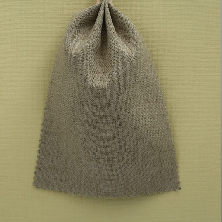 黄色の壁紙・部屋に合うカーテンの色