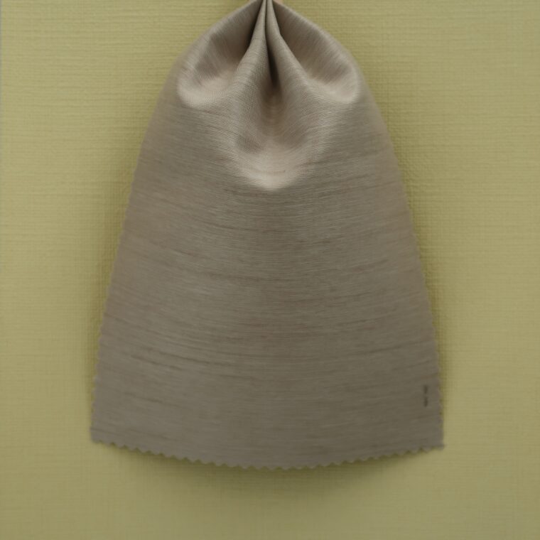 黄色の壁紙・部屋に合うカーテンの色