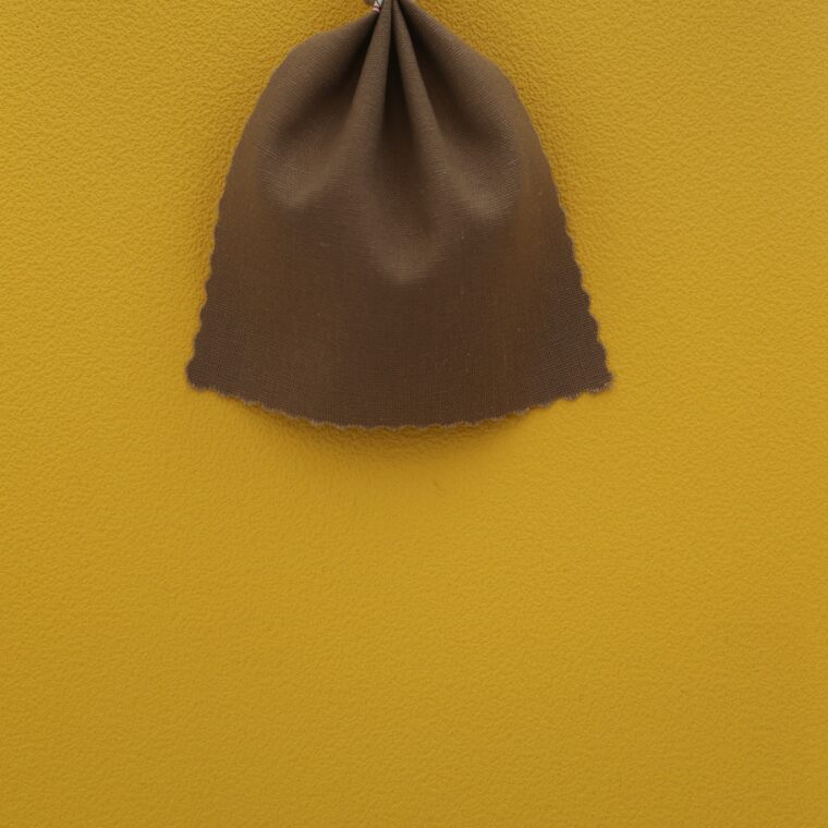 黄色の壁紙･部屋に合うカーテンの色