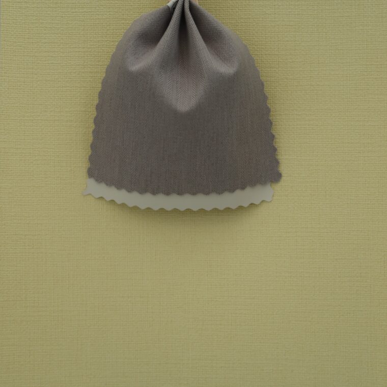 黄色の壁紙・部屋に合うカーテンの色