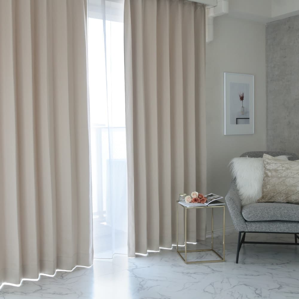 黄色の壁紙・部屋に合うカーテンの色