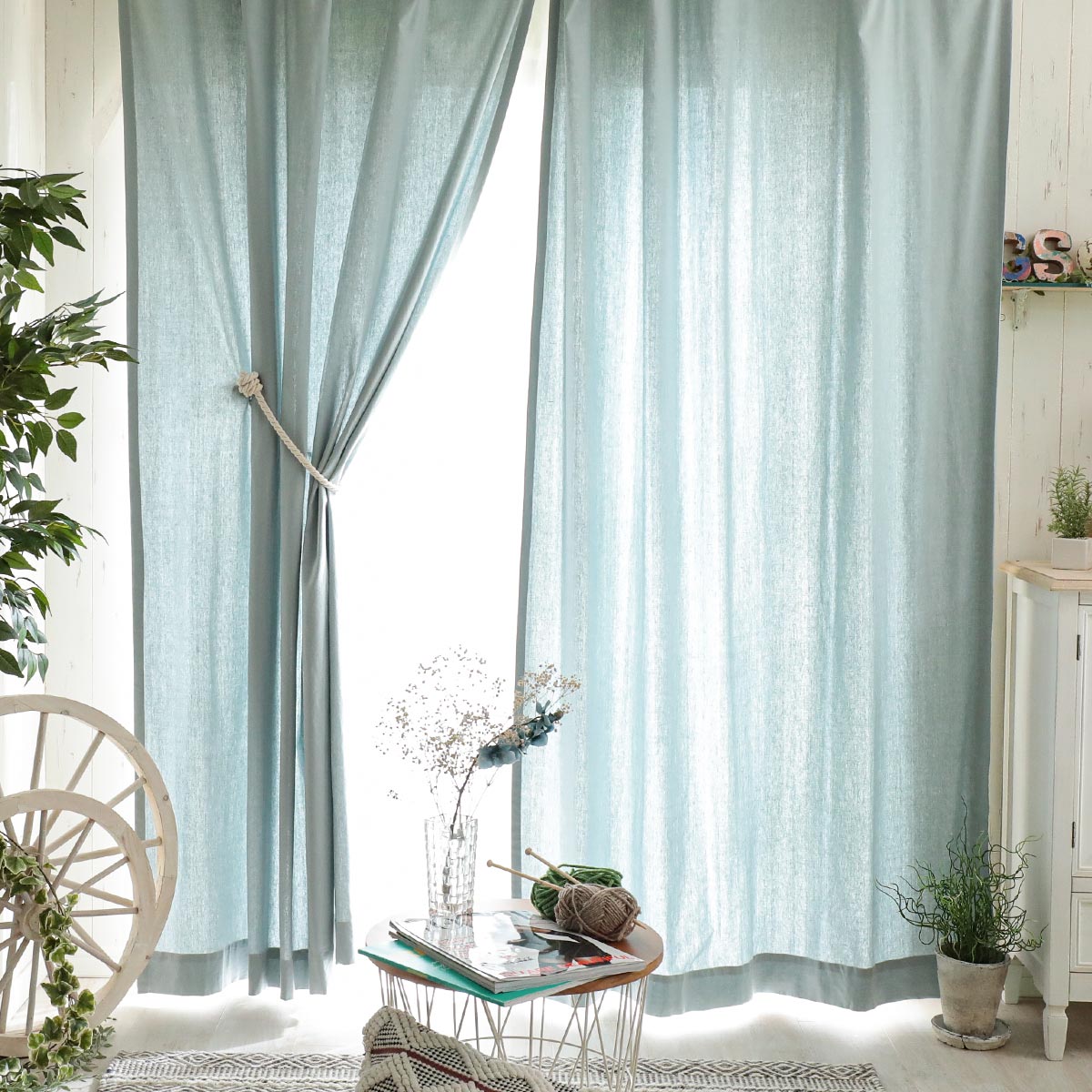 ネイビーの壁紙や部屋に合うカーテンの色