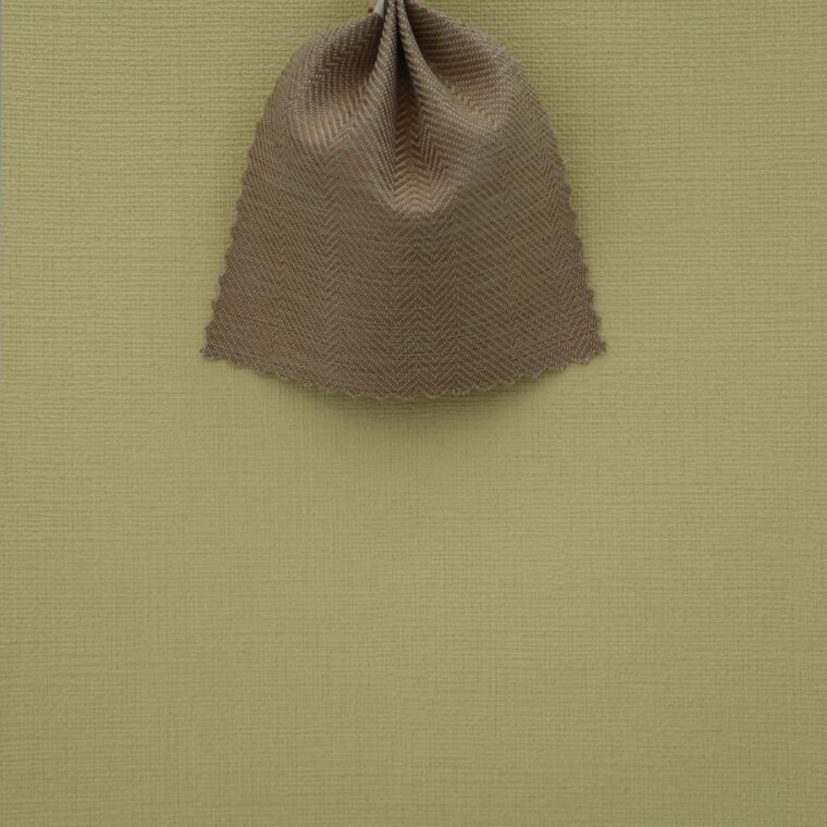 黄色の壁紙・部屋に合うカーテンの色