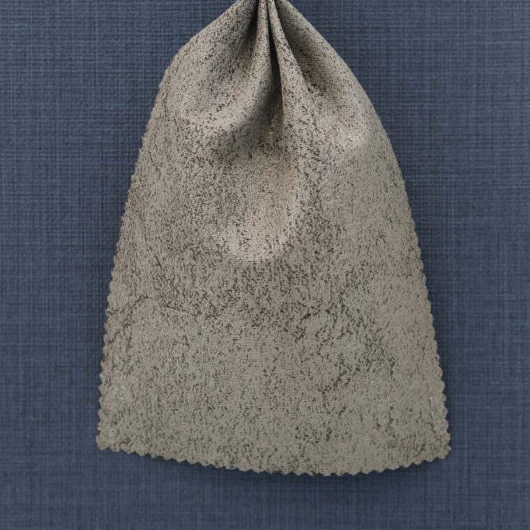 ネイビーの壁紙や部屋に合うカーテンの色