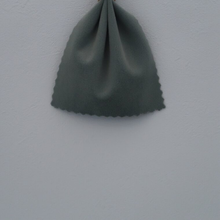 水色の壁紙・部屋に合うカーテンの色