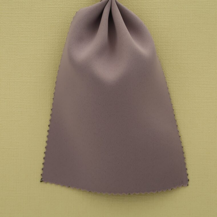 黄色の壁紙・部屋に合うカーテンの色