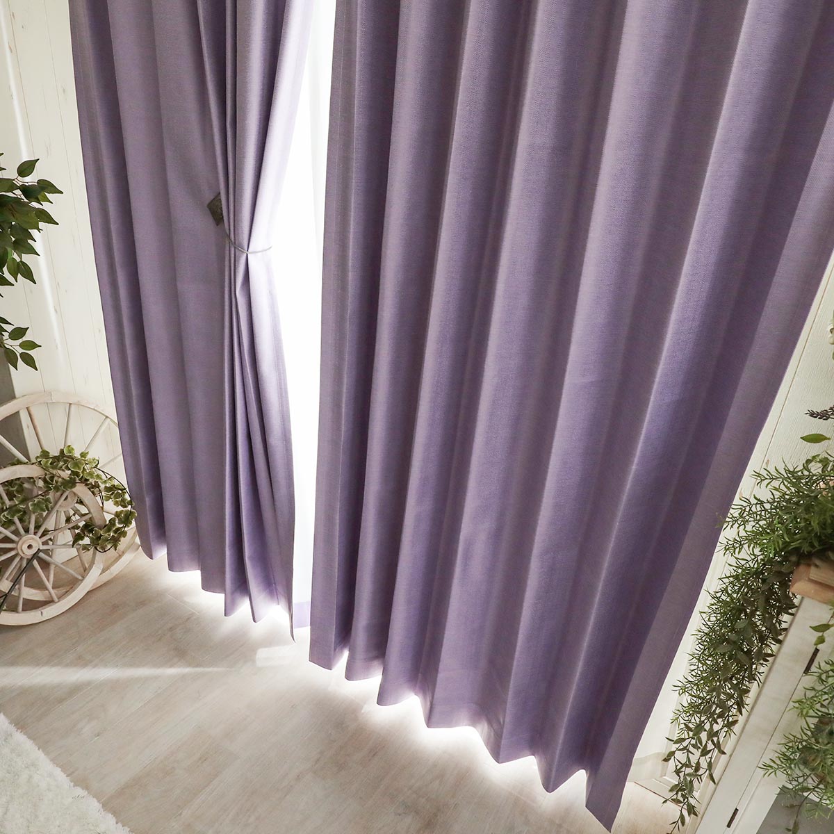 ネイビーの壁紙や部屋に合うカーテンの色