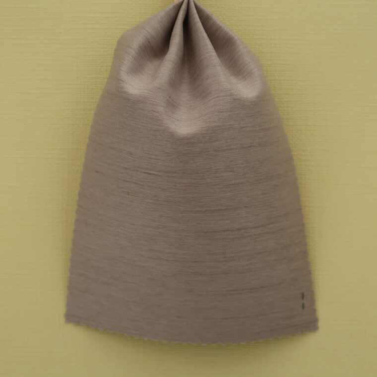 黄色の壁紙・部屋に合うカーテンの色